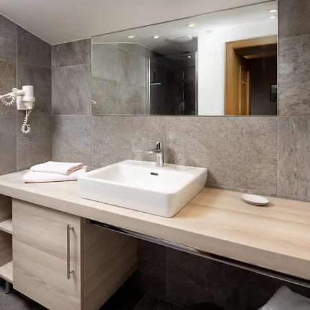 Gaestehaus Vorderegger בית הארחה 3*